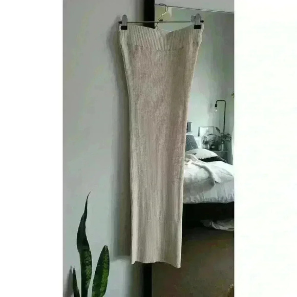 Henne Lara Skirt Size Small - Picture 2 of 4